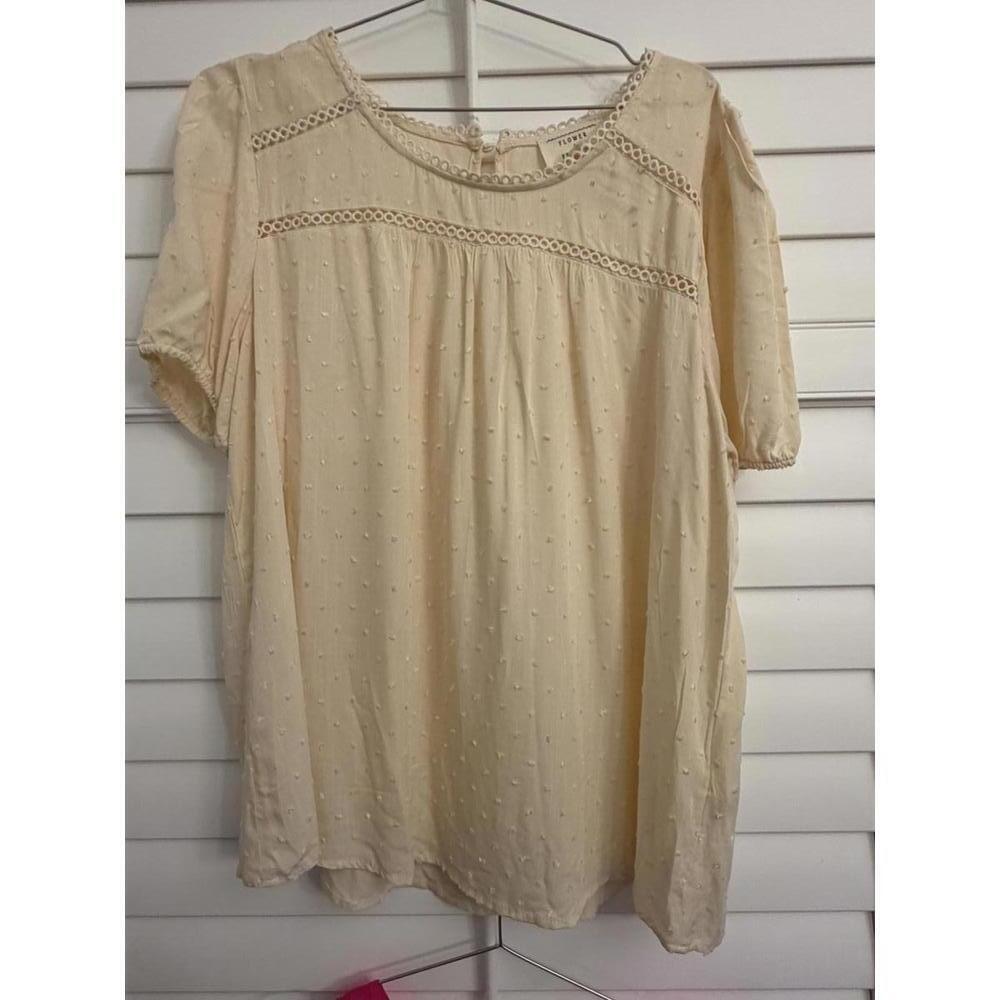 Flower & Feather cream blouse with Swiss dot and crochet detailing size 1X
